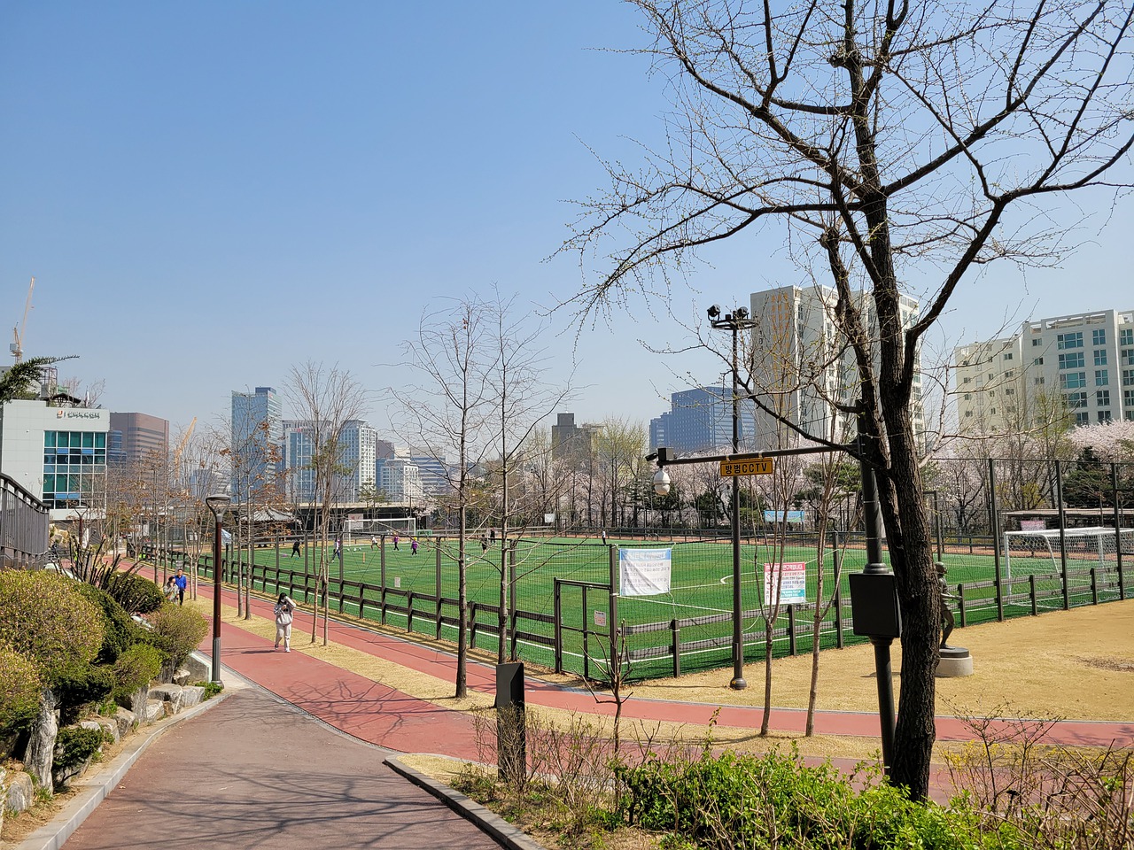 据说他在各 据说他在各